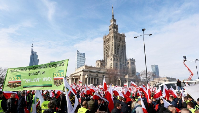 Protest rolników w Warszawie. Demonstranci zaczęli blokować drogi Protest rolników w Warszawie. Demonstranci zaczęli blokować drogi