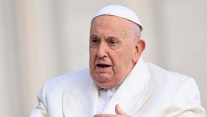 Papież Franciszek nadal ma problemy z głosem