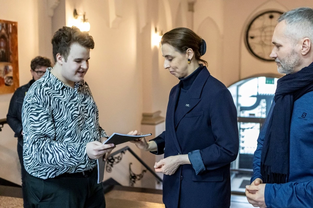 Co drugi nastolatek w Gdańsku czuje się nieszczęśliwy - tak wynika z badania przeprowadzonego wśród uczniów 7 i 8 klas podstawowych oraz uczniów szkół średnich w stolicy Pomorza. Komisja Zdrowia Psychicznego Młodzieżowej Rady Miasta stworzyła raport dotyczący kondycji psychicznej gdańskich uczniów. 

