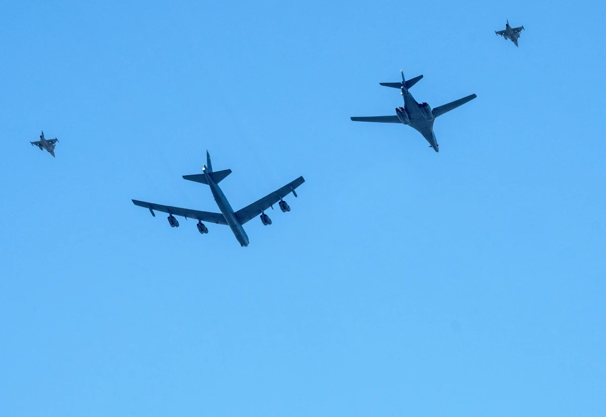 Na ten moment z aparatami i telefonami czekało wielu mieszkańców Sztokholmu. Dwa amerykańskie bombowce, B-1B Lancer i B-52 Stratofortress, przeleciały w środę na niskiej wysokości nad stolicą Szwecji. Mało tego - maszyny były eskortowane przez dwa myśliwce Jas 39 Gripen.