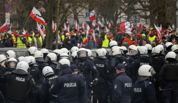 Gorąco przed Sejmem. Protestujący starli się z policją