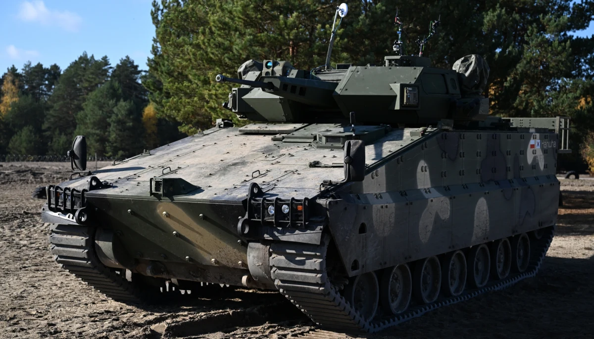 W środę po południu w szczecińskim szpitalu zmarł drugi z żołnierzy poszkodowanych w wypadku na poligonie w Drawsku Pomorskim - poinformowała 1 Warszawska Brygada Pancerna. Na obu żołnierzy w trakcie ćwiczeń najechał pojazd gąsienicowy.