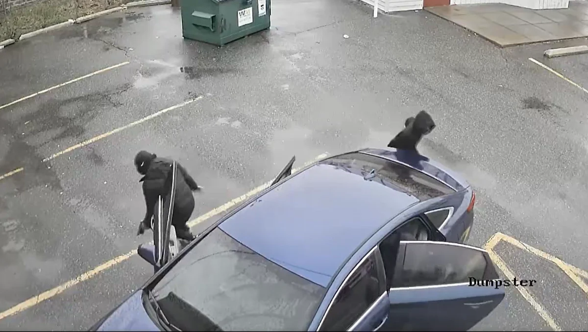 3 nieznanych sprawców otworzyło ogień do grupy uczniów Northeast High School w Filadelfii. 8 osób jest rannych. Policja poszukuje napastników. 