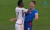 Vinicius Junior uniknął czerwonej kartki za agresywne pchnięcie Willego Orbana. WIDEO
