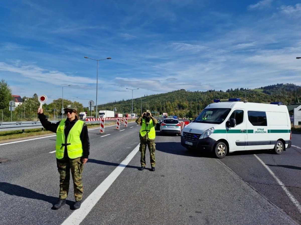 321 cudzoziemców, którzy nielegalnie przekroczyli granicę polsko-słowacką ujęli  funkcjonariusze Śląskiego Oddziału Straży Granicznej, w okresie gdy wprowadzona została tymczasowa kontrola graniczna. Zatrzymano także 6 przemytników.


