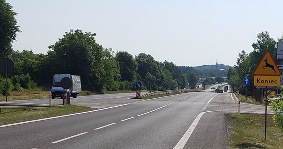 Wiosną ruszy modernizacja drogi krajowej nr 94 w Olkuszu. Generalna Dyrekcja Dróg i Autostrad podpisała dziś umowę z wykonawcą. Inwestycja obejmie ponad 4 kilometry tej trasy, ma kosztować ponad 217 mln złotych i zakończyć się we wrześniu 2027 roku. 