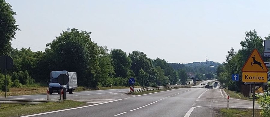 Wiosną ruszy modernizacja drogi krajowej nr 94 w Olkuszu. Generalna Dyrekcja Dróg i Autostrad podpisała dziś umowę z wykonawcą. Inwestycja obejmie ponad 4 kilometry tej trasy, ma kosztować ponad 217 mln złotych i zakończyć się we wrześniu 2027 roku. 