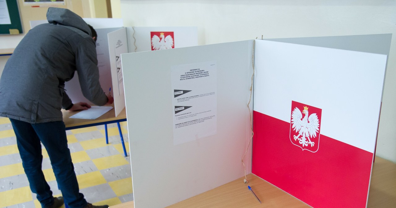 Wybory samorządowe 2024. Dowód osobisty w mObywatel wystarczy, by oddać głos? Wyjaśniamy