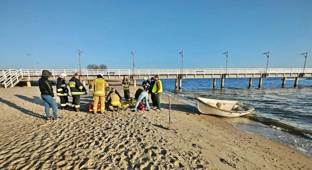 W Mechelinkach nad Zatoką Gdańską rybak i były policjant zauważyli tonącego w wodzie mężczyznę. Powiadomili służby i sami ruszyli na pomoc. Mężczyzna nie miał siły, żeby dopłynąć do koła ratunkowego. 
