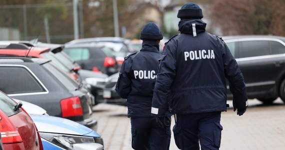 Rekordowy poziom wakatów w policji. Tak źle nie było grubo od ponad dekady. Jak dowiedział się reporter RMF FM, braki kadrowe na początku marca w tej największej w Polsce służbie mundurowej wynoszą 16 276.