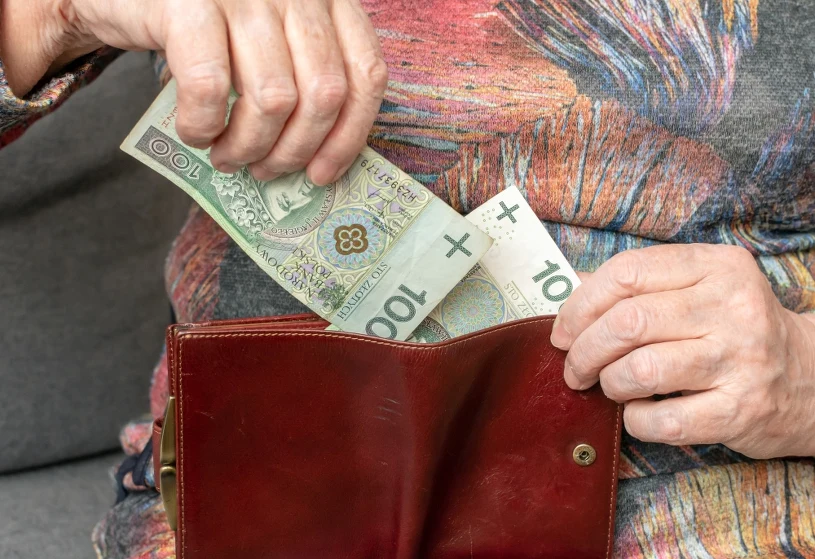 Złoty słabszy na koniec tygodnia. Zdecydowały dane o o inflacji