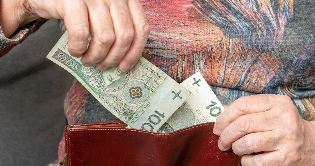 Złoty słabszy na koniec tygodnia. Zdecydowały dane o o inflacji