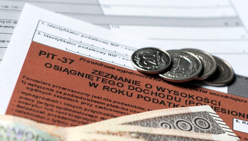  Pracuję poza Polską. Czy muszę rozliczyć się z fiskusem?