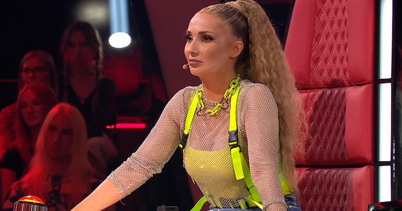 Choć ma zaledwie 13 lat, zmierzyła się na scenie "The Voice Kids" z utworem, który sprawia ogromną trudność doświadczonym wokalistkom. Uczestniczka kolejnego odcinka programu rozłożyła trenerów na łopatki, śpiewając przebój Christiny Aguilery.  Kim jest Ola Antoniak?