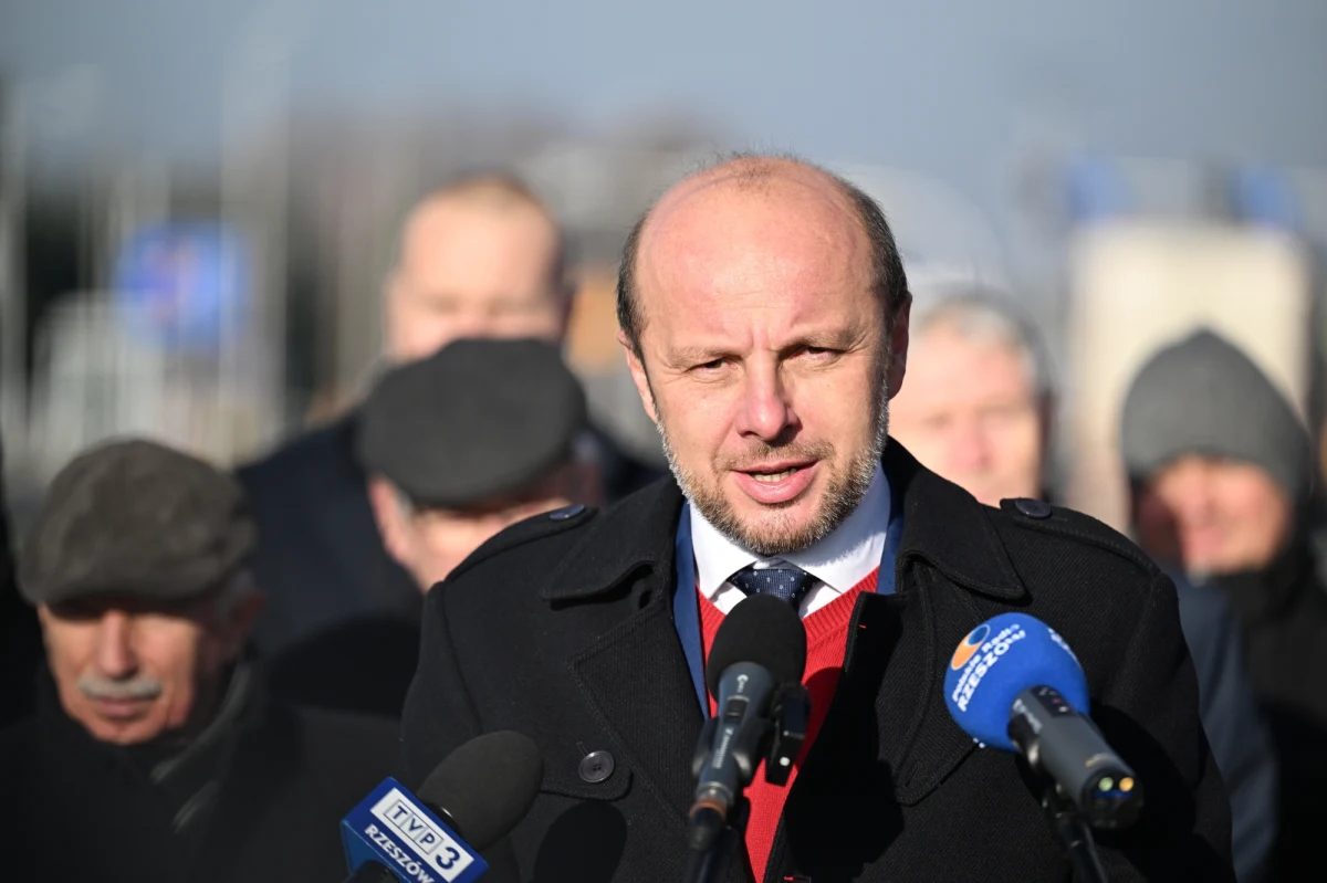 Ubiegający się o reelekcje prezydent Rzeszowa Konrad Fijołek z SLD otrzymał wsparcie partii Zieloni. Jest to już piąte ugrupowanie, wspierające kampanię obecnego prezydenta. "Fijołek nie boi się trudnych tematów" – powiedział szef podkarpackich struktur Zielonych Przemysław Jednacz.