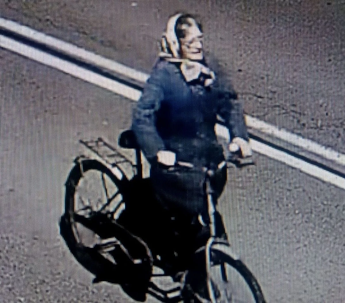 Policja, Wojska Obrony Terytorialnej, strażacy z OSP, policyjny dron oraz śmigłowiec szukają 73-latki z gminy Urszulin. Kobieta zaginęła 27-lutego. Mieszkanka wsi Wereszczyn w Lubleskiem wyszła z domu z rowerem. Cierpi na zaniki pamięci.