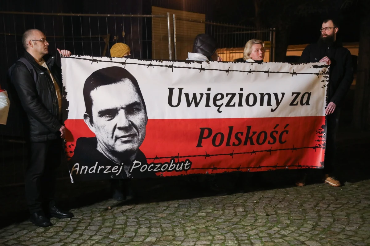 Oksana Poczobut alarmuje, że nie wie, co dzieje się z jej mężem - więzionym dziennikarzem i działaczem polskiej mniejszości na Białorusi Andrzejem Poczobutem. Od 26 lutego nie otrzymała od niego listu.
