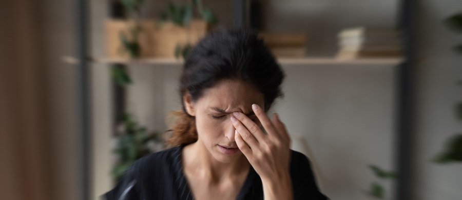 Objawy migrenowe mogą być przerażające, ale zazwyczaj są one przejściowe i ustępują wraz z ustąpieniem bólu głowy. W przypadku wzroku znane są  jako migrenowe zaburzenia wzroku lub aury migrenowe.