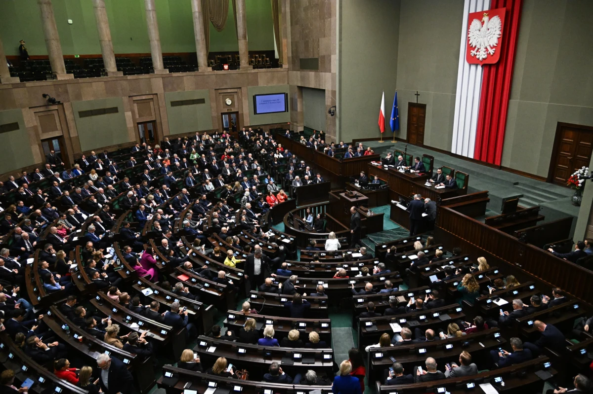 Sejm nie zgodził się na odrzucenie w pierwszym czytaniu rządowego projektu nowelizacji ustawy o Krajowej Radzie Sądownictwa. Za wnioskiem o odrzucenie projektu było 201 posłów, 242 było przeciw, nikt nie wstrzymał się od głosu. Projekt trafił do dalszych prac w komisji sprawiedliwości i praw człowieka.
