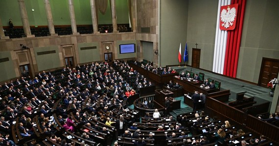 Sejm nie zgodził się na odrzucenie w pierwszym czytaniu rządowego projektu nowelizacji ustawy o Krajowej Radzie Sądownictwa. Za wnioskiem o odrzucenie projektu było 201 posłów, 242 było przeciw, nikt nie wstrzymał się od głosu. Projekt trafił do dalszych prac w komisji sprawiedliwości i praw człowieka.