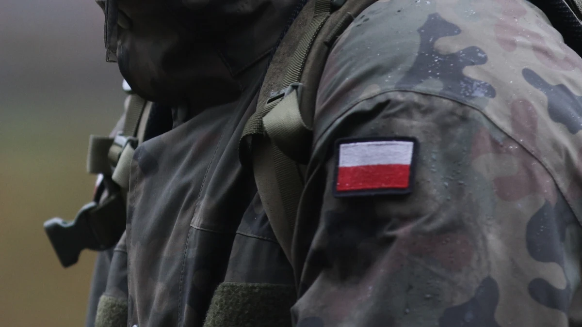 "Już nie poruszy naszych serc podczas spektaklu teatralnego, nie zabłyśnie inteligencją w rozmowie, nie rozbawi niezwykle trafnym żartem. Na scenie jeszcze rok temu mówił, że do śmierci trzeba się przygotować. Wczoraj sam zniknął ze sceny życia. Naszego życia. Zostawił pustkę, której nic nie wypełni" - tak o Robercie, żołnierzu, który zginął 5 marca na poligonie w Drawsku Pomorskim, pisze Akademickie Liceum Ogólnokształcącego w Białej Podlaskiej, której był absolwentem.