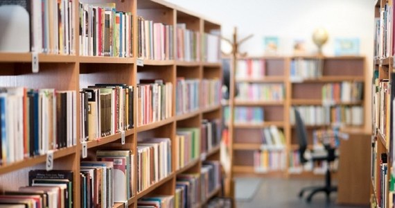 Jak wynika z danych przedstawionych przez Miejską Bibliotekę Publiczną, mieszkańcy Wrocławia wypożyczają średnio dwie książki rocznie. Najstarsza czytelniczka ma 103 lata, a książkowy rekordzista w ubiegłym roku wypożyczył 959 książek.