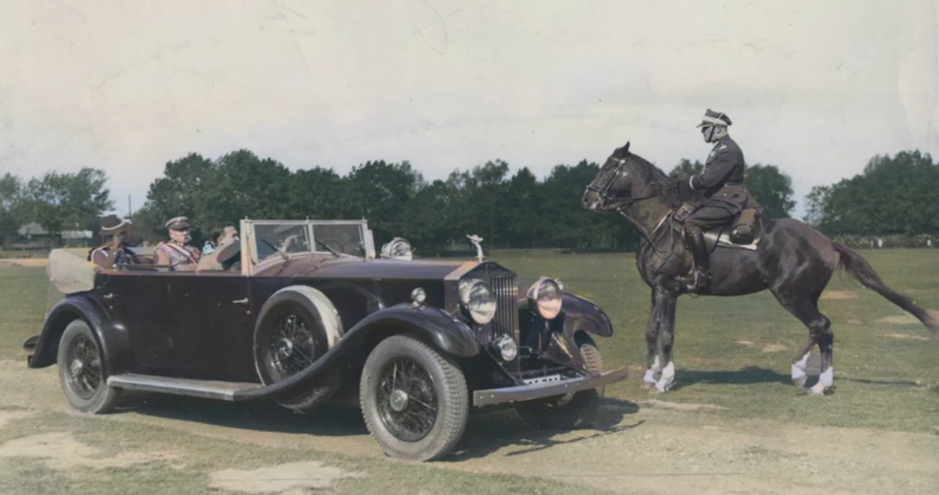 Marszałek Piłsudski w limuzynie rolls-royce