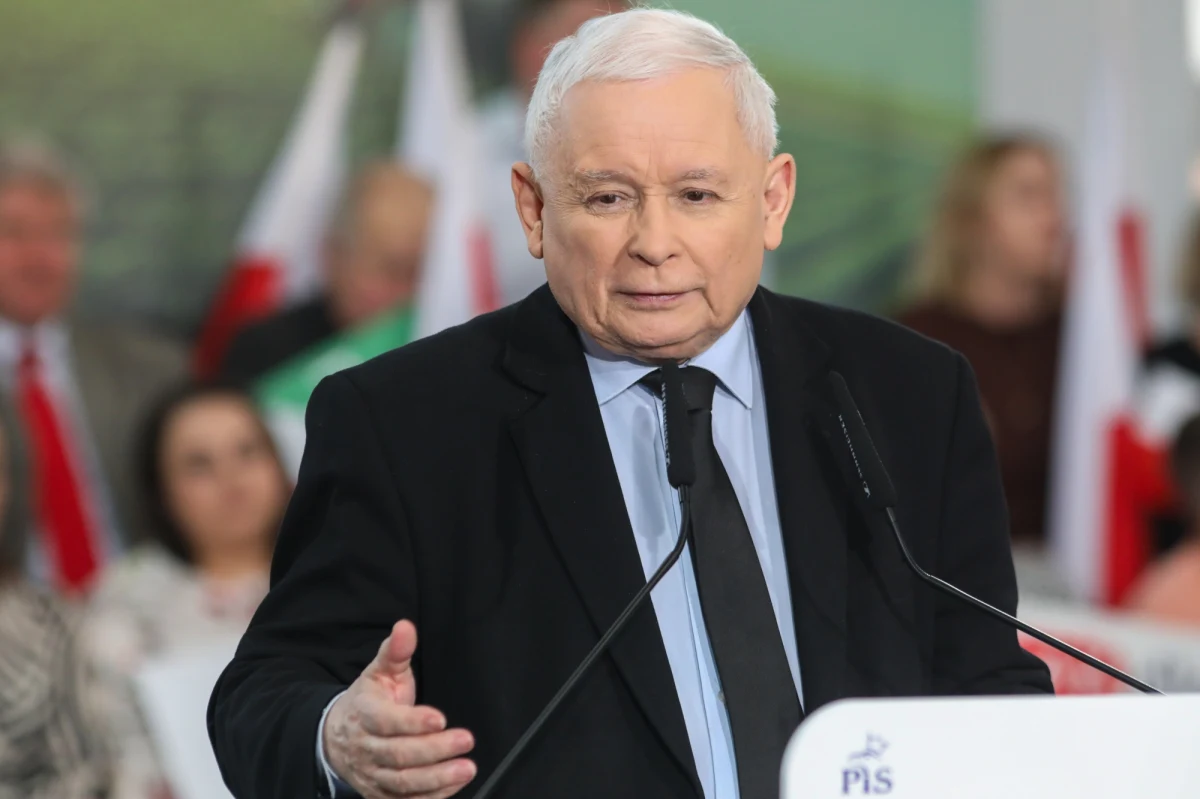 Prezes PiS Jarosław Kaczyński zapowiedział w Śniadowie (woj. podlaskie) zorganizowanie 18 maja "wielkiego marszu w Warszawie". Intencją demonstracji będzie skłonienie większości parlamentarnej do przyjęcia uchwały Sejmu ws. Zielonego Ładu i embarga na ukraińskie zboże.