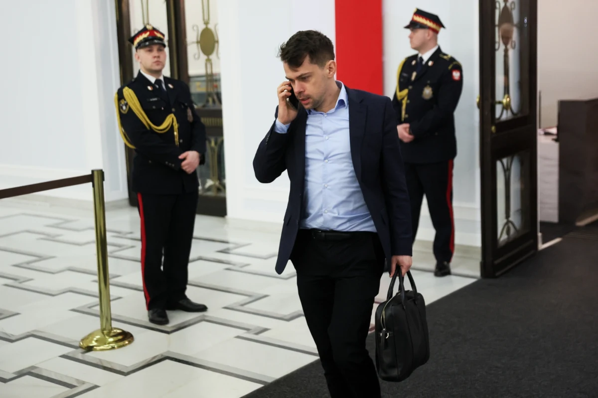Michał Kołodziejczak zaliczył wpadkę podczas briefingu prasowego. Wiceminister rolnictwa chciał wyjaśnić, dlaczego policja podczas środowego protestu rolników w Warszawie użyła siły wobec demonstrantów. Mówił o wielkim przywódcy "Karolu Macedońskim".