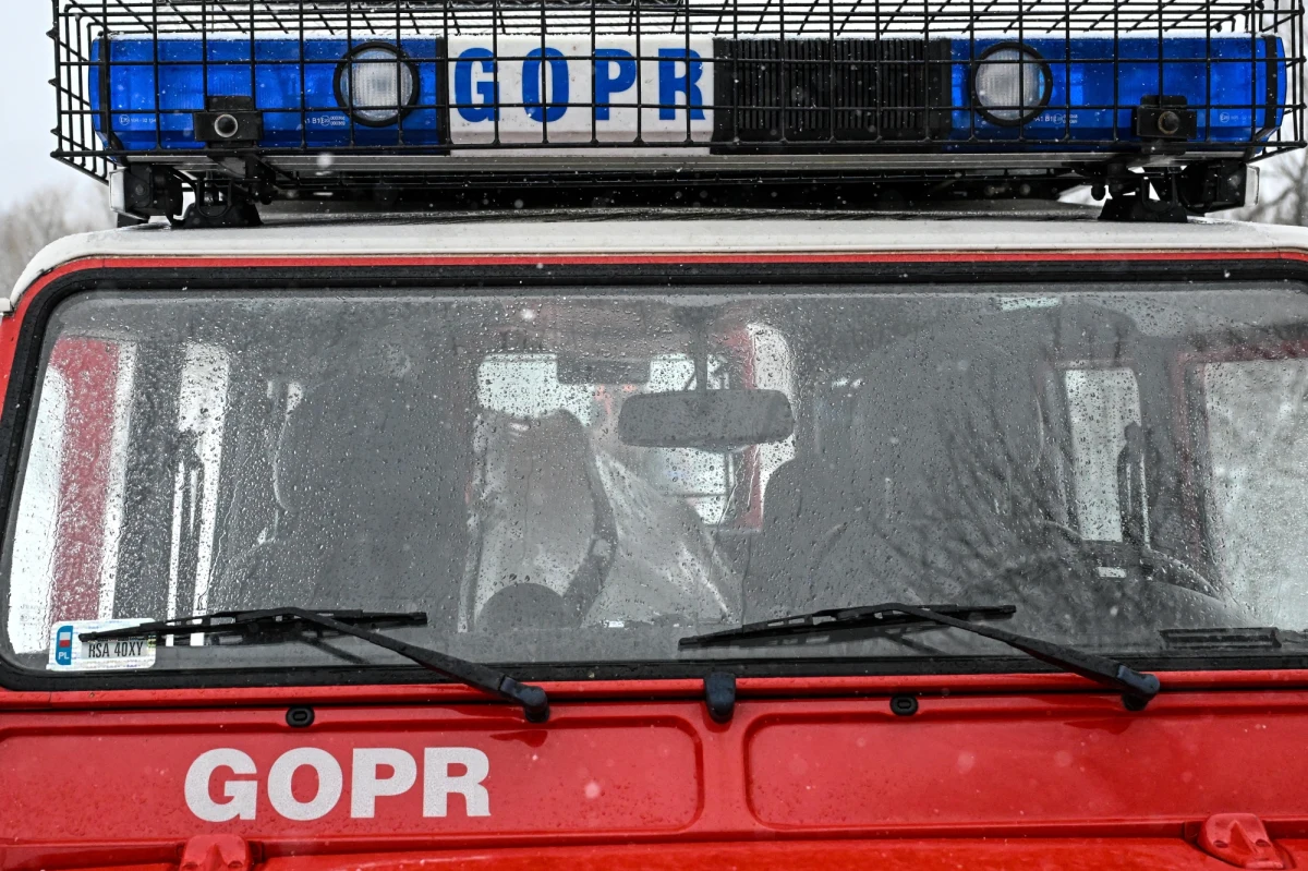 Zakończyła się akcja ratownicza w Jaskini Urwistej w Olsztynie w powiecie częstochowskim. Mężczyzna wpadł tam do otworu wejściowego.