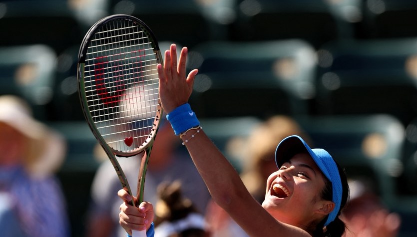 tenis ziemny, wyniki żywo, Radwańska, Domachowska, ATP, WTA, Wimbledon, US Open, Australian Open, French Open Największy sukces Emmy Raducanu od roku. Wyeliminowała półfinalistkę Australian Open