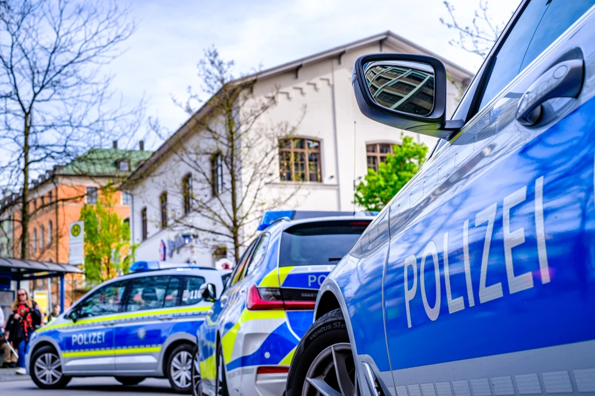 Zawodowy bokser jest, według niemieckich mediów, ofiarą sobotniej strzelaniny w centrum Bielefeld. Śmiertelne strzały padły, gdy mężczyzna wyszedł z kawiarni. Napastnicy zbiegli. 