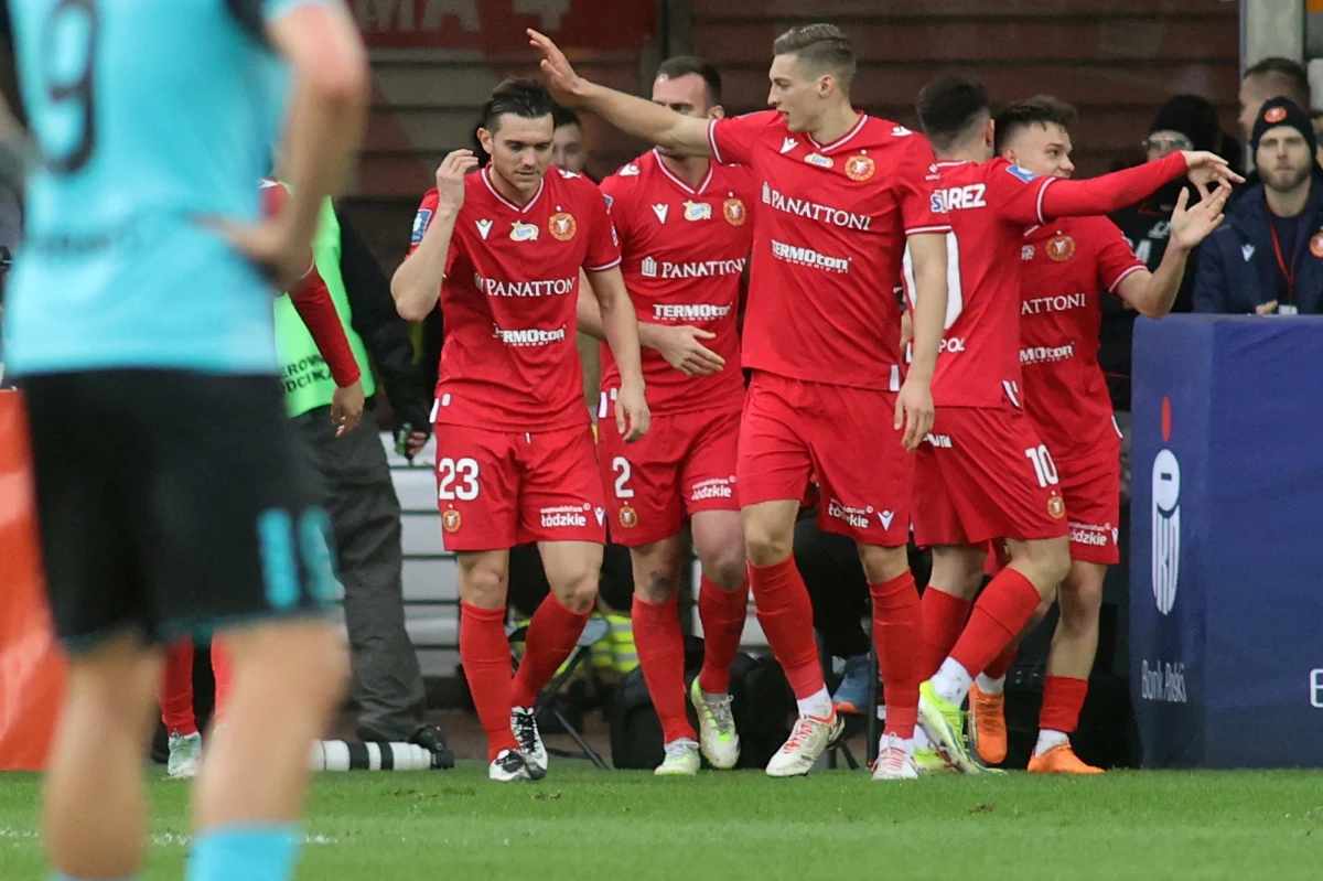 O ligowe punkty powalczą dziś jedyne polskie drużyny, które rywalizowały w fazie grupowej Ligi Mistrzów i które jako jedyne mają na koncie grę w półfinale Pucharu Europy. Widzew i Legia miały swojej wielkie okresy, a ich bezpośrednia walka o mistrzowskie tytuły w latach 90. do dziś jest wspominana przez kibiców. Obecnie mecz nie budzi już w Polsce takich emocje, ale w Łodzi i Warszawie to ciągle bardzo ważne momenty w piłkarskim sezonie.