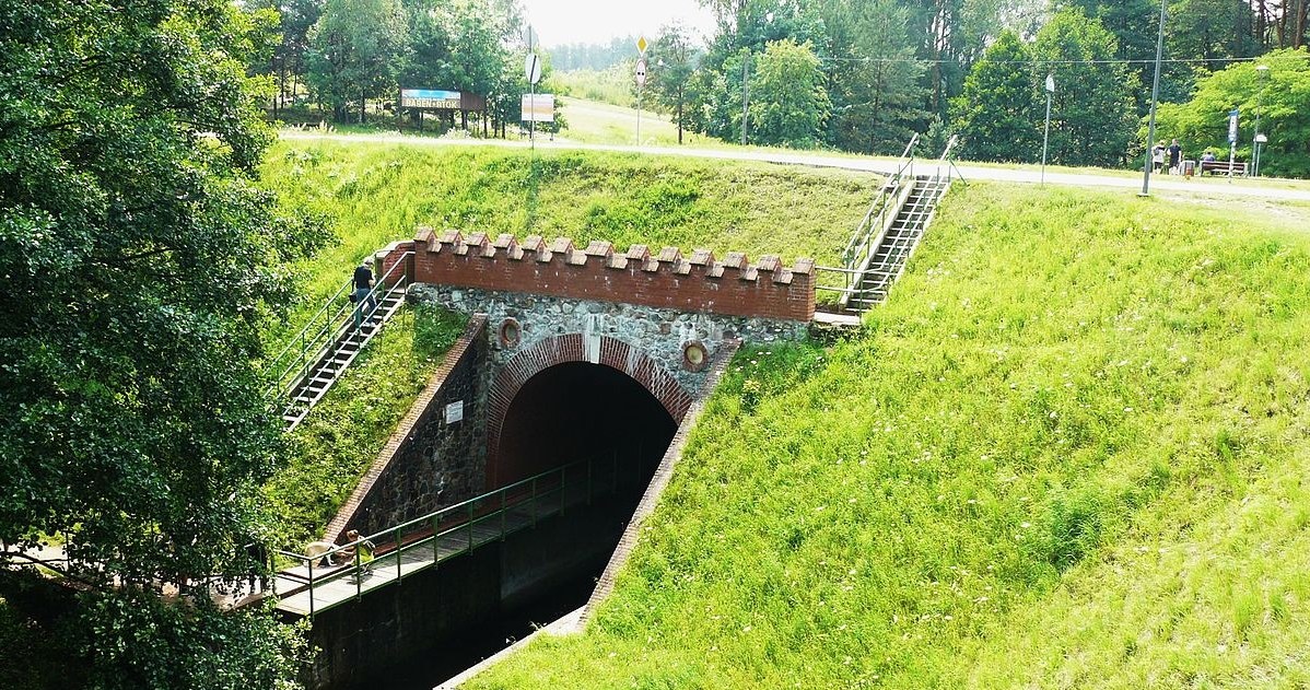 Akwedukt, Fojutowie, wybudowany, wieku, miał, służyć, nawadniania, oraz, spławiania, drewna, Dzisiaj, zabytek, architektury, hyd Ten rzymski akwedukt znajduje się w Polsce. Ma prawie 200 lat