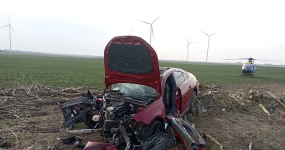 Do tragicznego wypadku doszło w pobliżu Ględowa w powiecie człochowskim (Pomorskie). Jedna osoba zginęła, a cztery zostały ranne w zderzeniu dwóch samochodów osobowych. Ofiarą jest nastolatek.