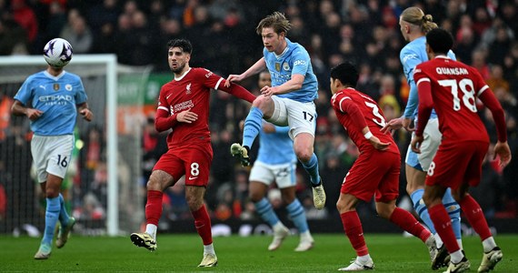 Remisem 1:1 zakończył się hit 28. kolejki angielskiej ekstraklasy piłkarskiej, w którym Liverpool podejmował broniący tytułu Manchester City. To było starcie drugiej i trzeciej drużyny w tabeli. Liderem pozostał Arsenal Londyn Jakuba Kiwiora.