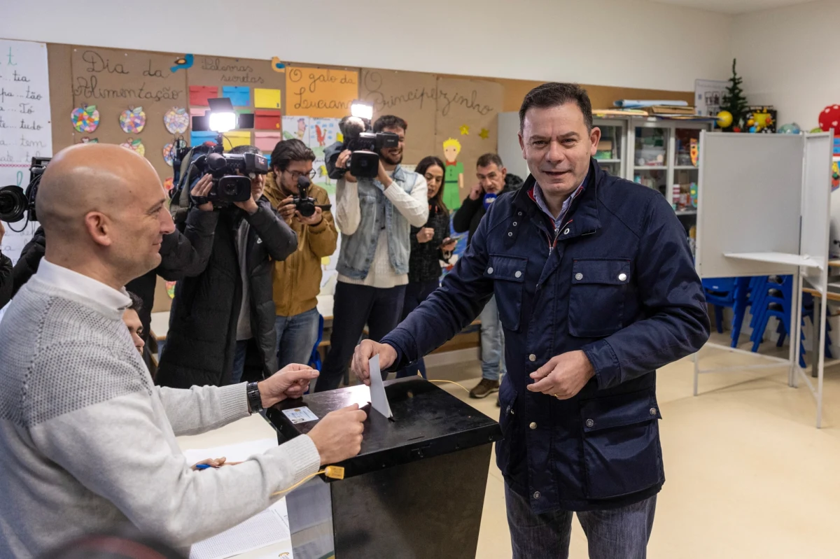 Opozycyjny, centroprawicowy blok wyborczy Sojusz Demokratyczny (AD) wygrał niedzielne głosowanie do jednoizbowego parlamentu Portugalii, Zgromadzenia Republiki - wynika z badania exit poll przeprowadzonego przez Portugalski Uniwersytet Katolicki.