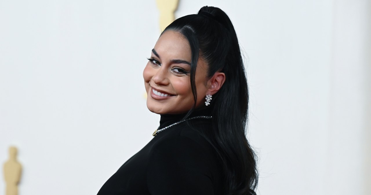 Gwiazdy powoli docierają na czerwony dywan, który poprzedza 96. ceremonię rozdania Oscarów. Szczególną uwagę przykuła aktorka serii "High School Musical" - Vanessa Hudgens. Przed obiektywami fotoreporterów zapozowała, prezentując ciążowy brzuszek.