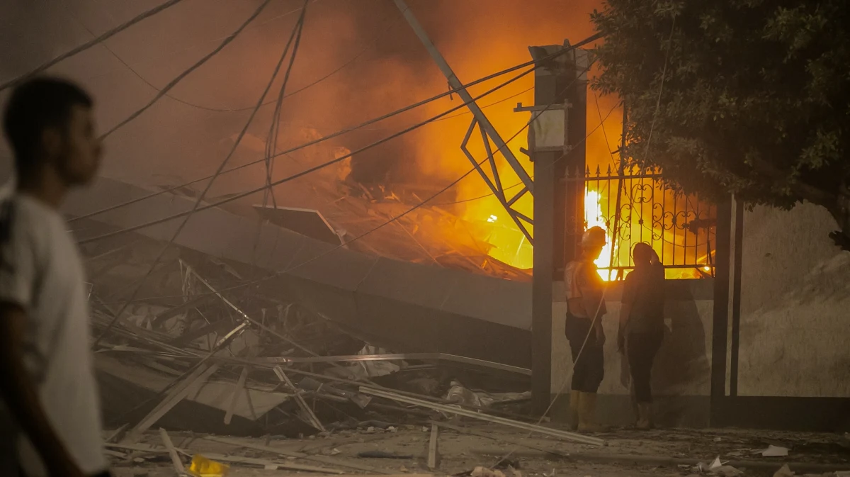 "Nie wierzę w informacje o śmierci ojca" - tak syn polsko-żydowskiego historyka Alexa Dancyga skomentował w rozmowie z TVN doniesienia o śmierci ojca. Dancyg został uprowadzony przez Hamas 7 października ubiegłego roku. Od tej pory jego los jest nieznany. Zbrojne skrzydło Hamasu brygada Al-Kassam poinformowała, że Dancyg zginął 1 marca w nalocie Izraela na Strefę Gazy. Strona izraelska tych informacji nie potwierdza.