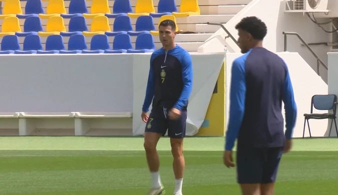 Trening piłkarzy Al-Nassr. Ronaldo na czele drużyny. WIDEO