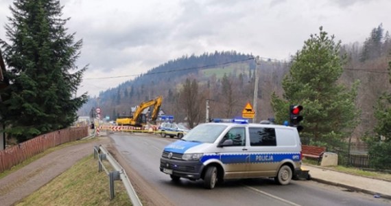Niegroźne okazało się znalezisko przy budowie mostu w Poroninie koło Zakopanego. Saperzy zakończyli swoje działania w tym miejscu i mieszkańcy mogli wrócić do swoich domów. 