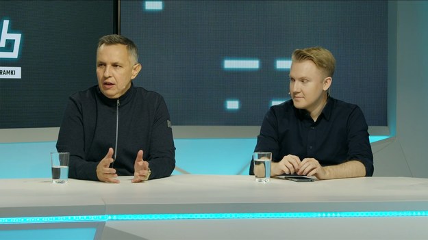 "Do jednej bramki" NA ŻYWO w każdy poniedziałek o godz. 12.00 w Interii oraz  Polsat BOX Go .
W tekście zawarto link serwisu partnerskiego
