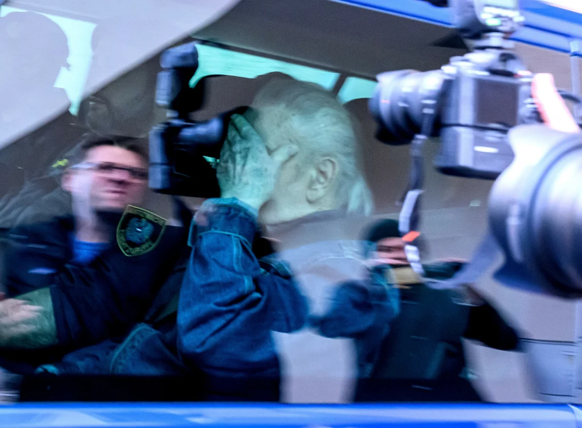 Austriacki sąd wyższej instancji zmienił decyzję sądu w Krems, który zezwolił na to, by 88-letni Josef Fritzl został przeniesiony z oddziału psychiatrycznego w zakładzie karnym do zwykłego więzienia. To oznacza, że „Potwór z Amstetten”, który przez 24 lata więził w piwnicy i gwałcił swoją córkę, pozostanie za kratami.