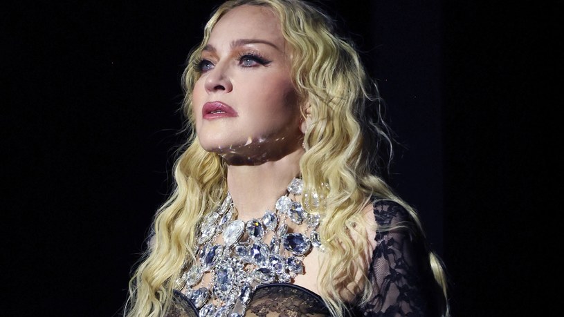 Szerokim echem odbiło się w sieci nagranie z jednego z koncertów Madonny. Gwiazda zaliczyła sporą wpadkę każąc wstawać swoim fanom. W pewnym momencie skupiła się na jednym z nich, który wciąż siedział. Okazało się, że był on niepełnosprawny. Prędko przeprosiła.