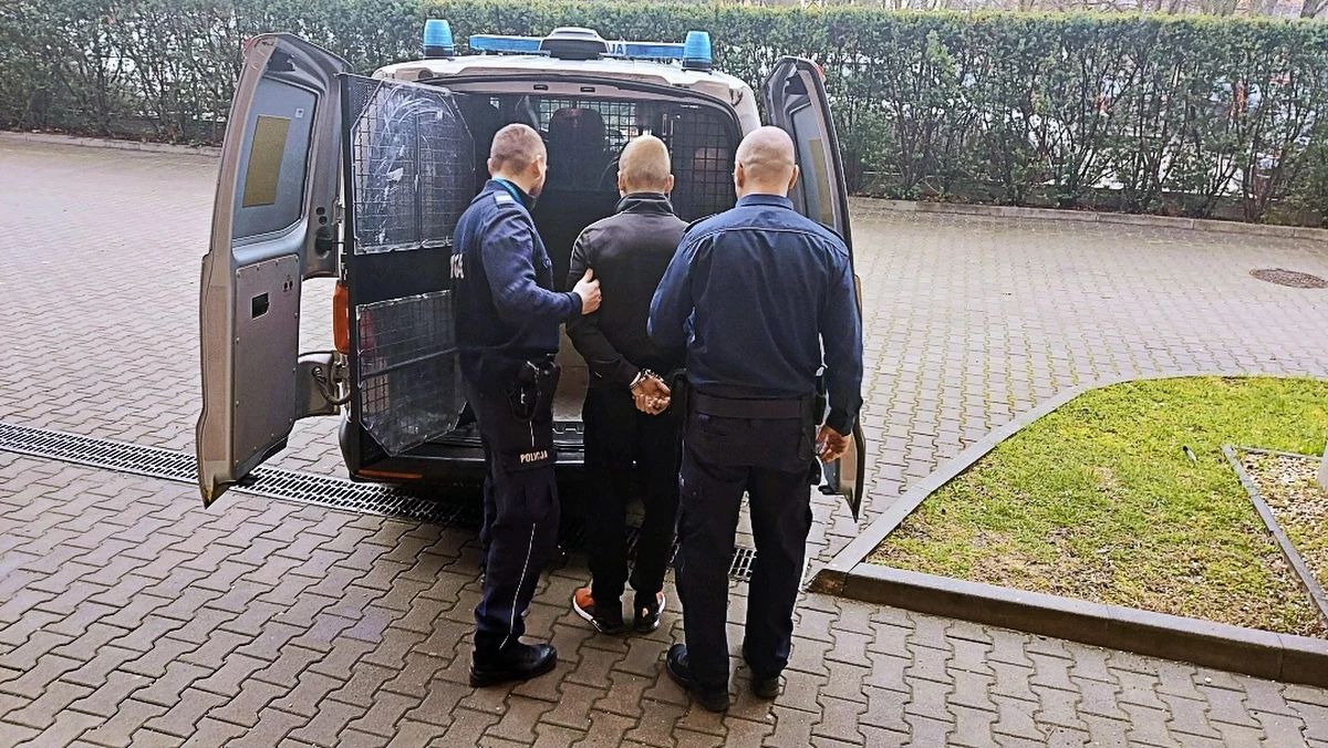 Policjanci z Tomaszowa Mazowieckiego (woj. łódzkie) zatrzymali 20-latka podejrzanego o usiłowanie zabójstwa 21-letniej partnerki. Napastnik kilkakrotnie ugodził kobietę nożem. Został tymczasowo aresztowany - podał w poniedziałek rzecznik tomaszowskiej policji asp. sztab. Grzegorz Stasiak.

