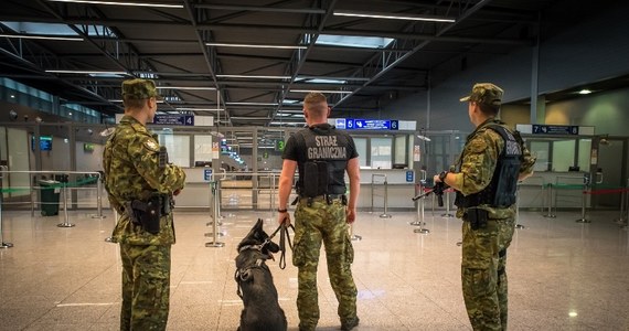 O dwóch granatach w swoim bagażu wspomniał podróżny, który z lotniska w Pyrzowicach wybierał się do Dortmundu. Kapitan samolotu odmówił zabrania go na pokład.