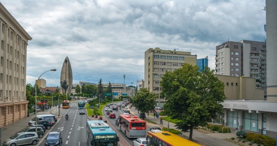 Rzeszowscy kierowcy muszą przygotować się na utrudnienia w okolicach ulicy Ciepłowniczej. 12 marca część arterii zostanie zamknięta w związku z budową nowego mostu Załęskiego. Prace są częścią większej inwestycji znanej jako Wisłokostrada. Droga ma umożliwić wygodny dojazd z południa Rzeszowa do autostrady A4 i drogi ekspresowej S19.