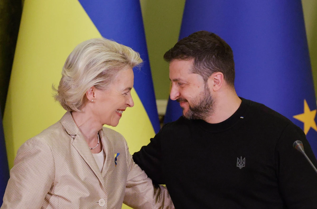 Jutro Komisja Europejska powinna przedstawić ambasadorom UE tzw. ramy negocjacyjne, czyli mandat na negocjacje członkowskie z Ukrainą – ustaliła korespondentka RMF FM w Brukseli. Natomiast za tydzień we wtorek na posiedzeniu ministrów ds. europejskich KE ma przedstawić ocenę spełnienia przez Kijów ostatnich 3 warunków, które postawiła Ukrainie w listopadzie zeszłego roku. Po pozytywnej ocenie kraje UE mogłyby zdecydować o zorganizowaniu konferencji międzyrządowej, by formalnie rozpocząć negocjacje w sprawie członkostwa Ukrainy w UE.