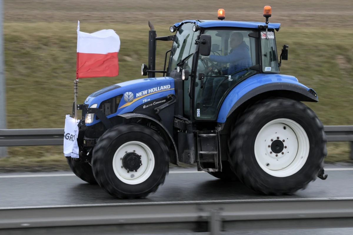 Protestujący rolnicy zablokują we wtorek węzły autostradowe Stryków i Łowicz w woj. łódzkim. W tym miejscu niemożliwy będzie m.in. wjazd i zjazd z A2. Autostrada A2 w Łódzkiem nadal zablokowana w obie strony jest w okolicach Wartkowic.