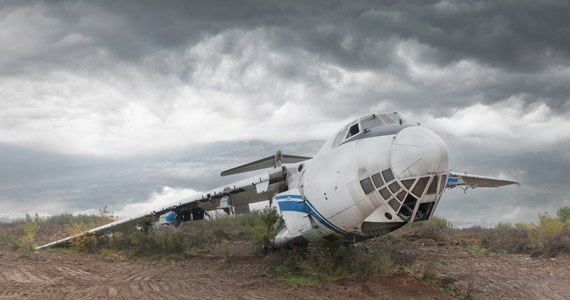 Wojskowy samolot transportowy Ił-76 rozbił się na terenie obwodu iwanowskiego w europejskiej części Rosji - podał rosyjski resort obrony. Na pokładzie było 15 osób.